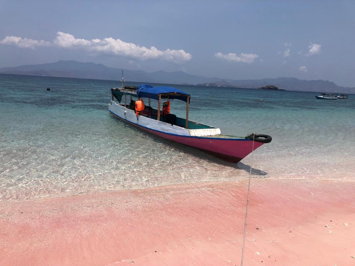 Dua Putri Komodo Homestay Eksteriør billede