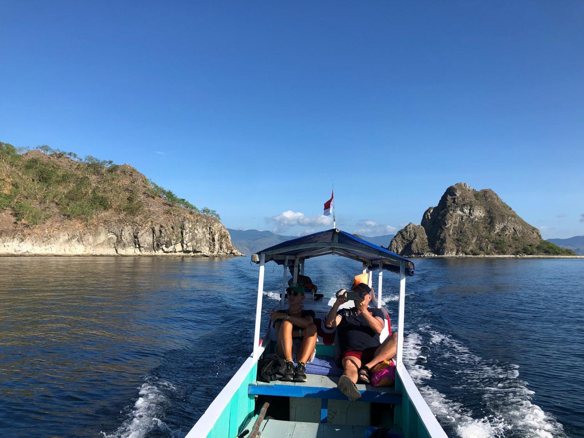 Dua Putri Komodo Homestay Eksteriør billede