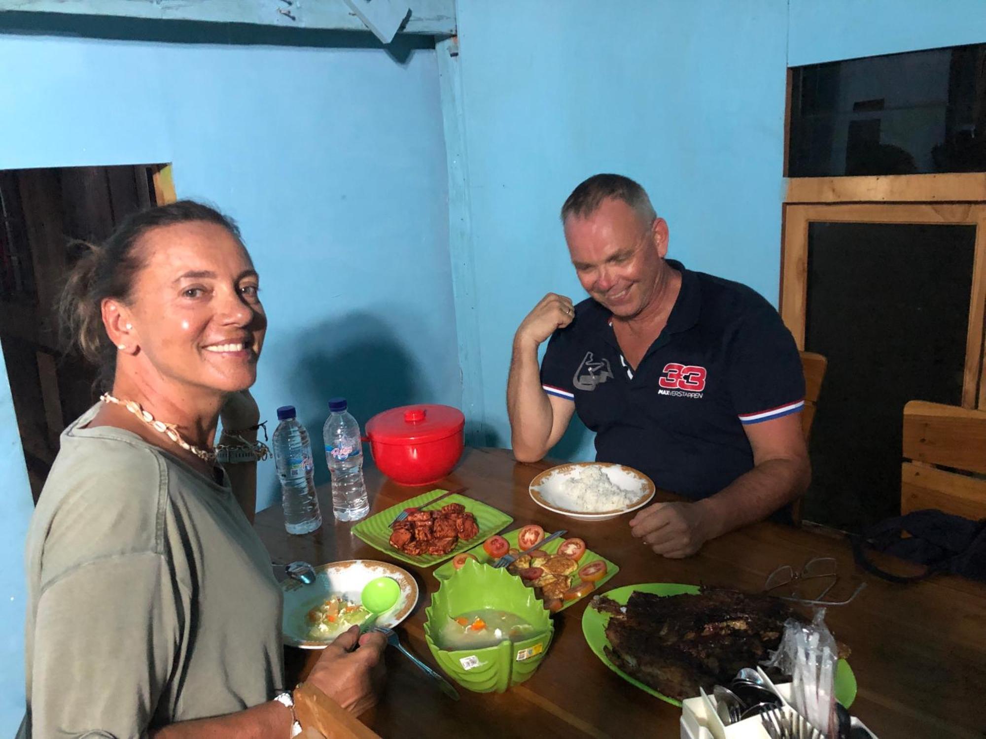 Dua Putri Komodo Homestay Eksteriør billede