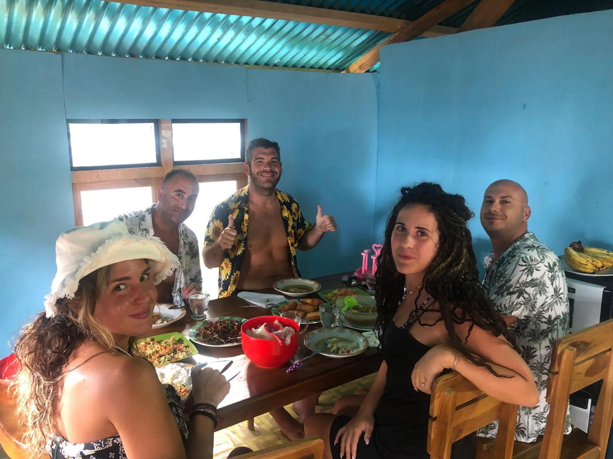 Dua Putri Komodo Homestay Eksteriør billede