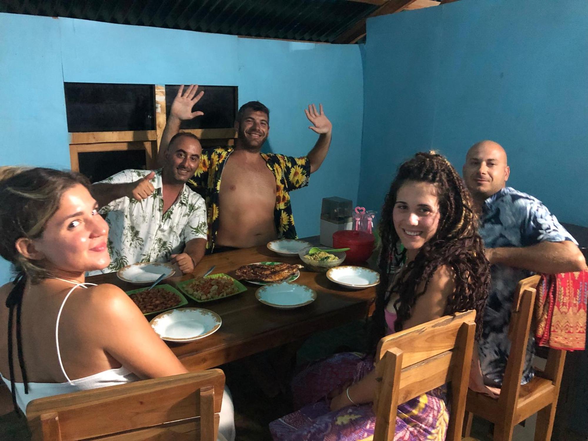 Dua Putri Komodo Homestay Eksteriør billede