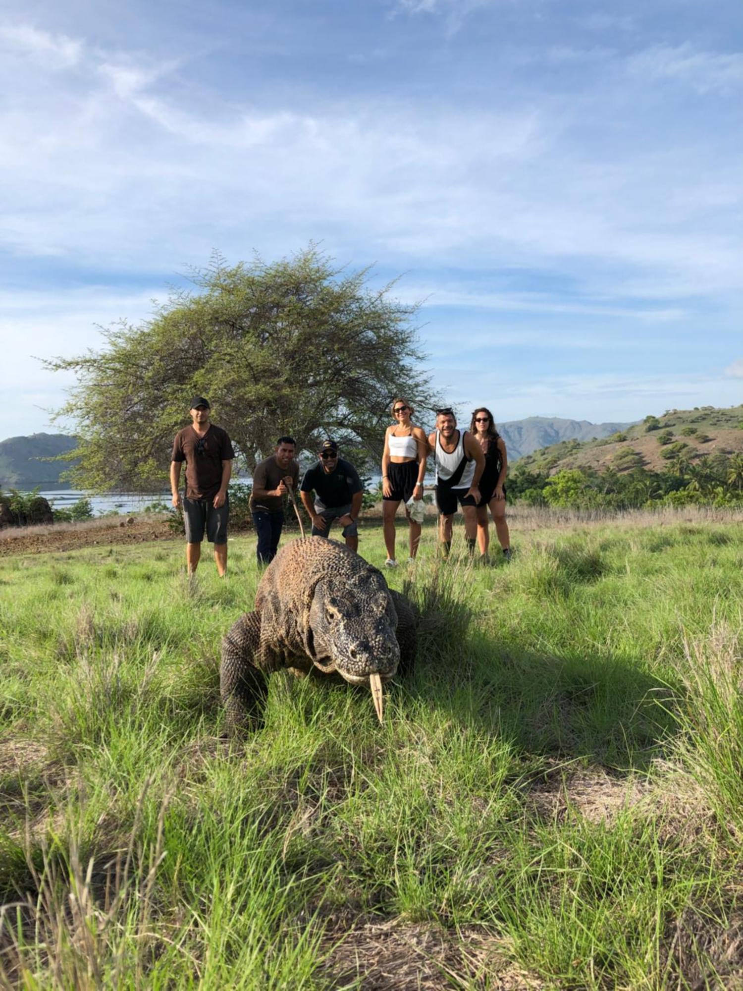Dua Putri Komodo Homestay Eksteriør billede