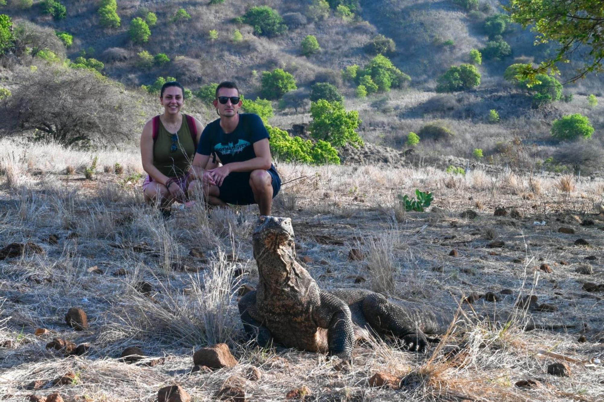 Dua Putri Komodo Homestay Eksteriør billede