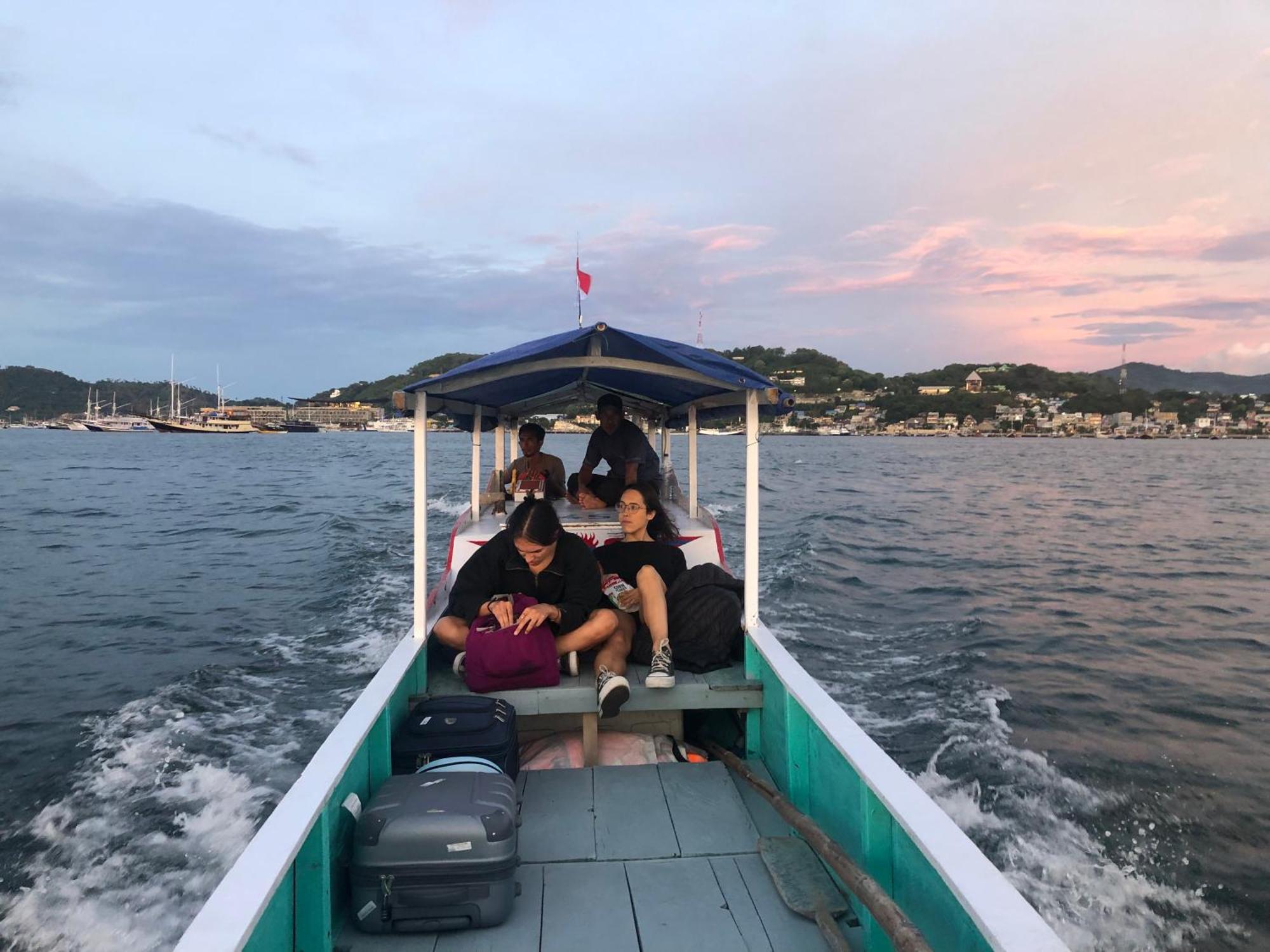 Dua Putri Komodo Homestay Eksteriør billede