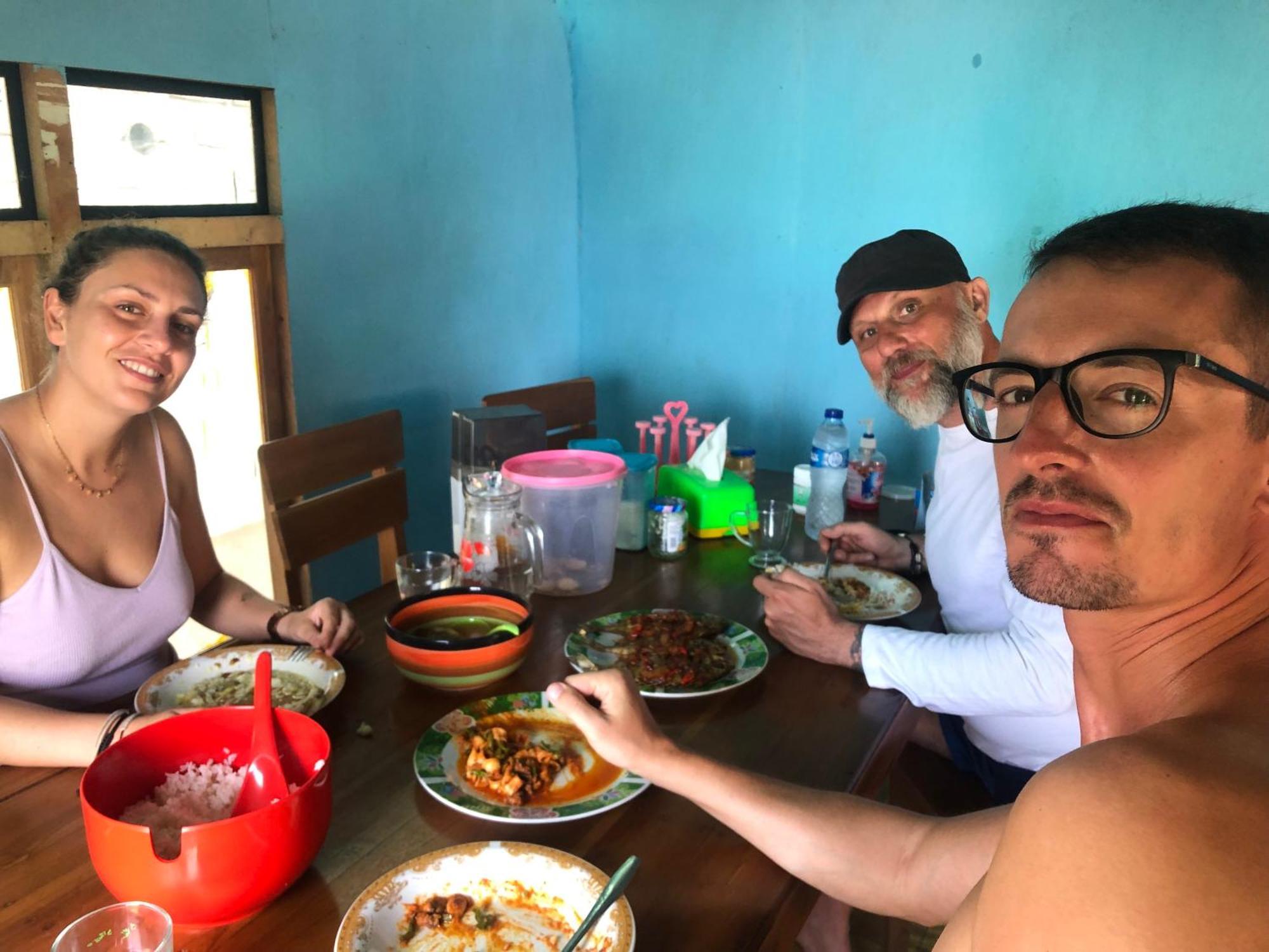 Dua Putri Komodo Homestay Eksteriør billede