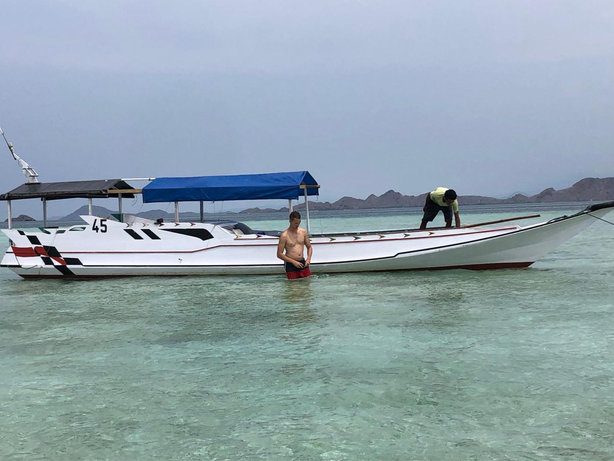 Dua Putri Komodo Homestay Eksteriør billede