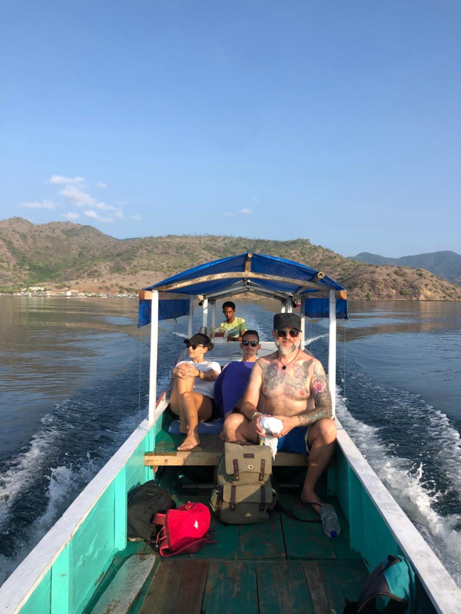 Dua Putri Komodo Homestay Eksteriør billede