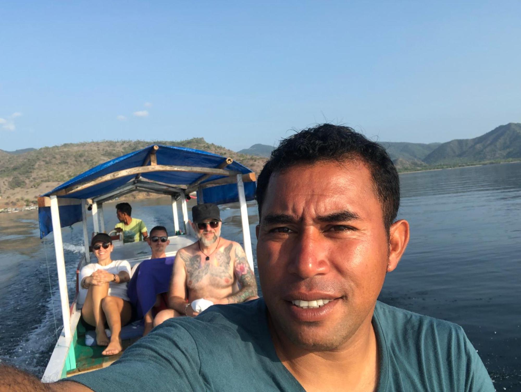 Dua Putri Komodo Homestay Eksteriør billede