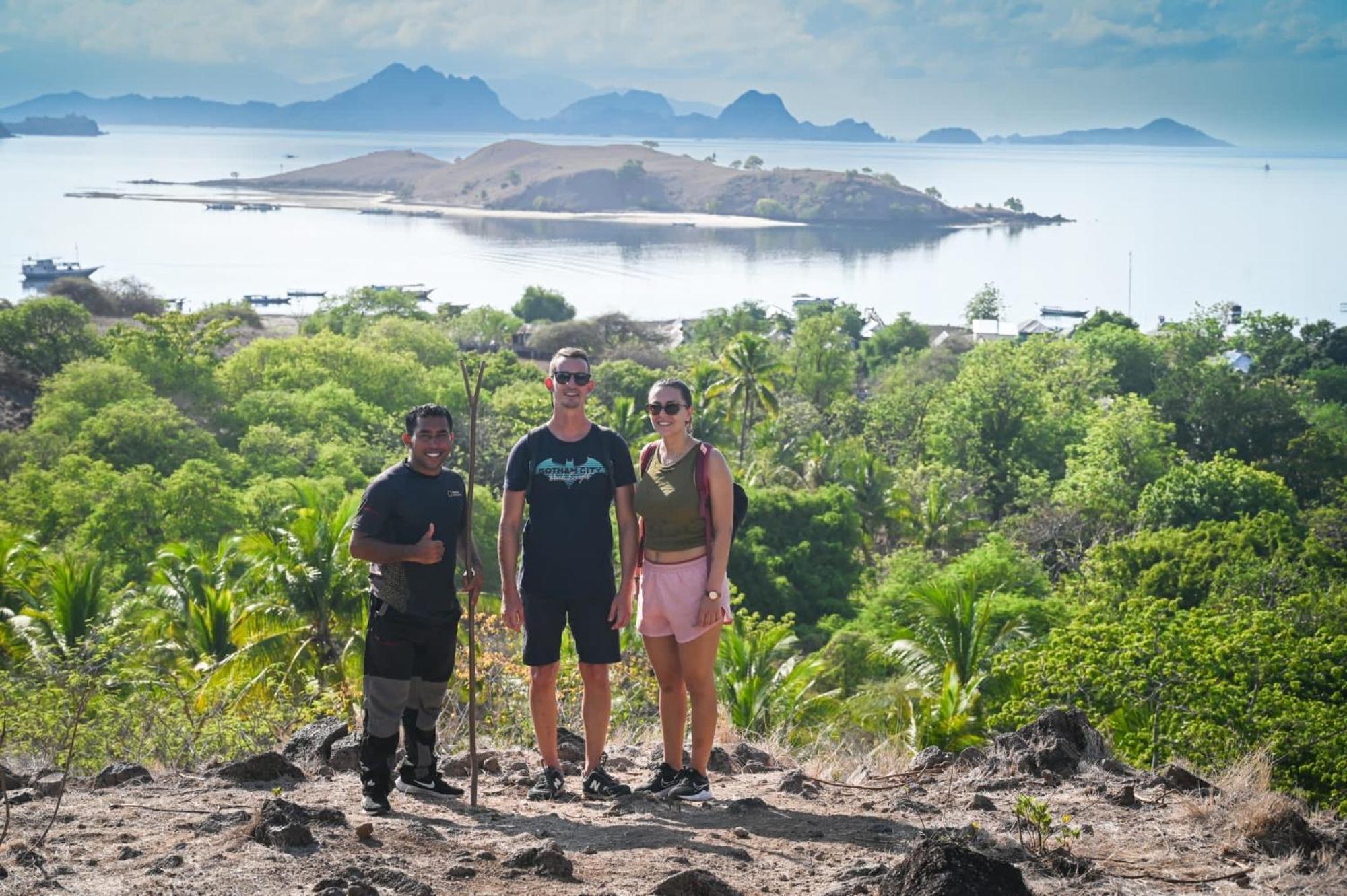 Dua Putri Komodo Homestay Eksteriør billede