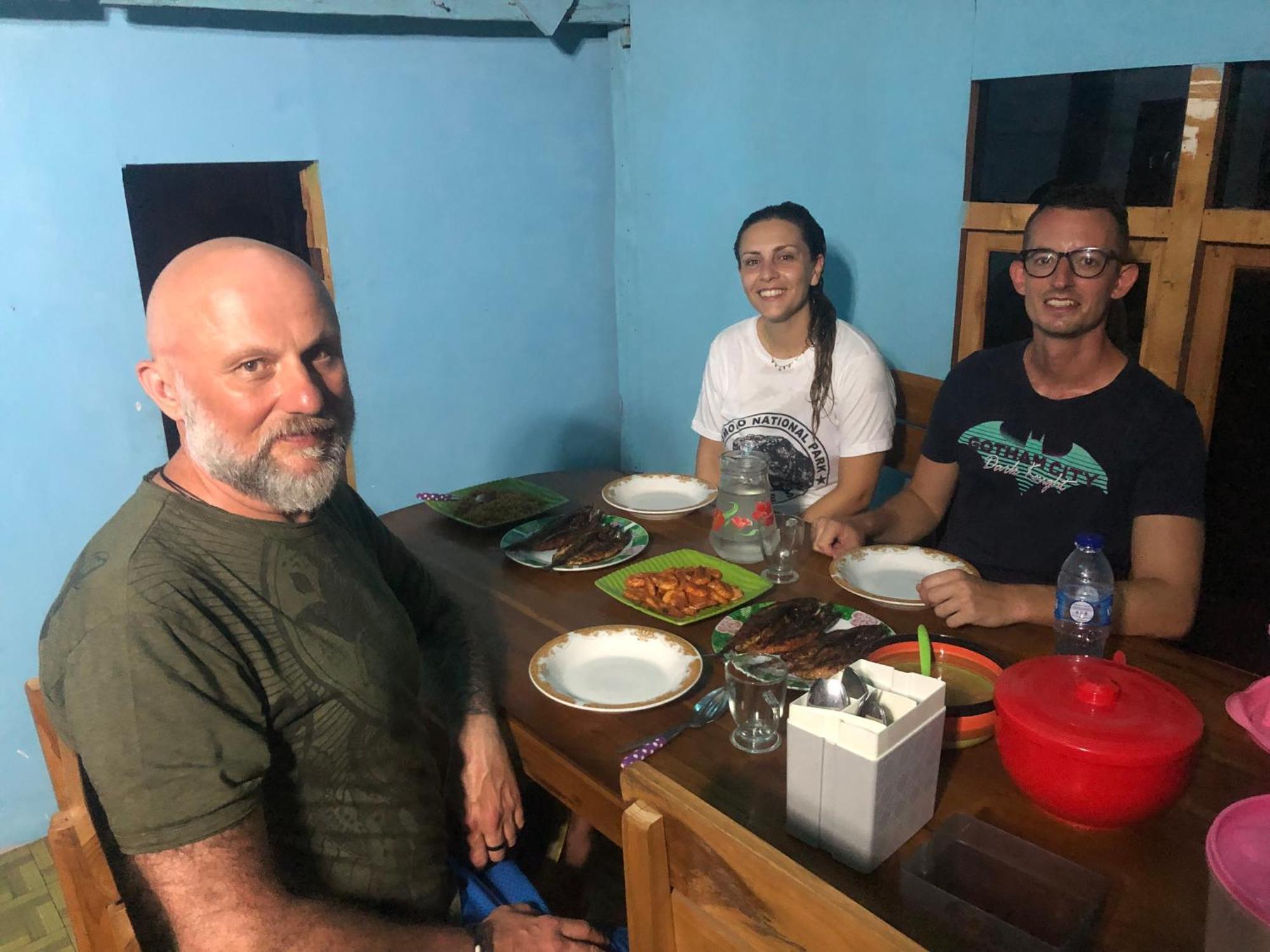 Dua Putri Komodo Homestay Eksteriør billede