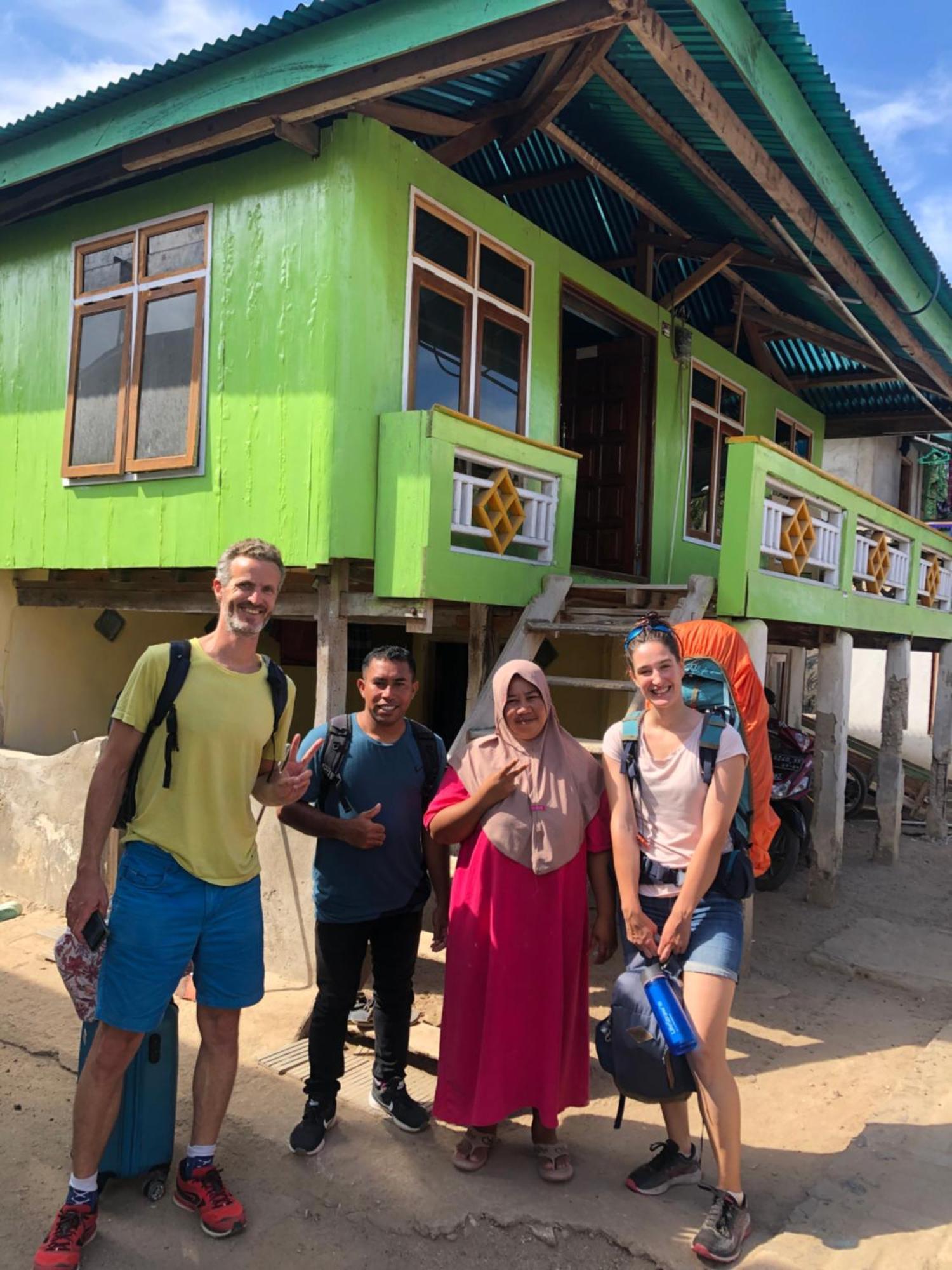 Dua Putri Komodo Homestay Eksteriør billede