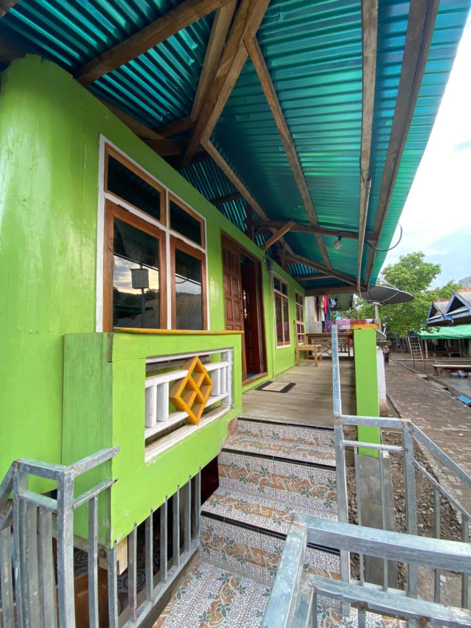 Dua Putri Komodo Homestay Eksteriør billede
