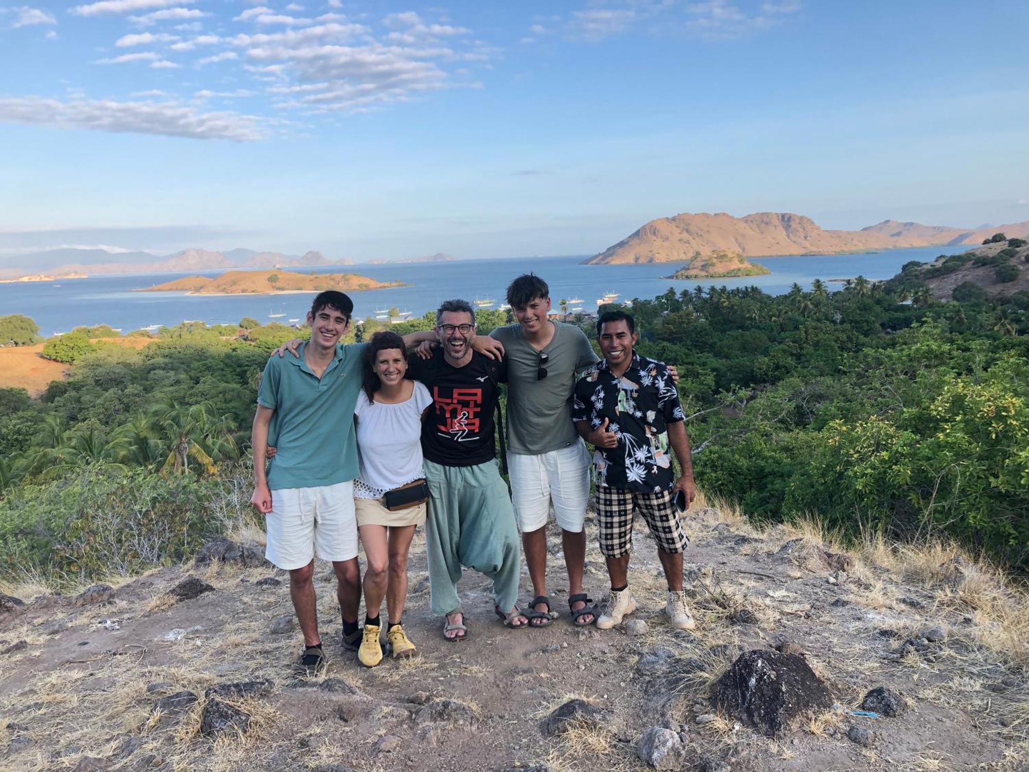 Dua Putri Komodo Homestay Eksteriør billede