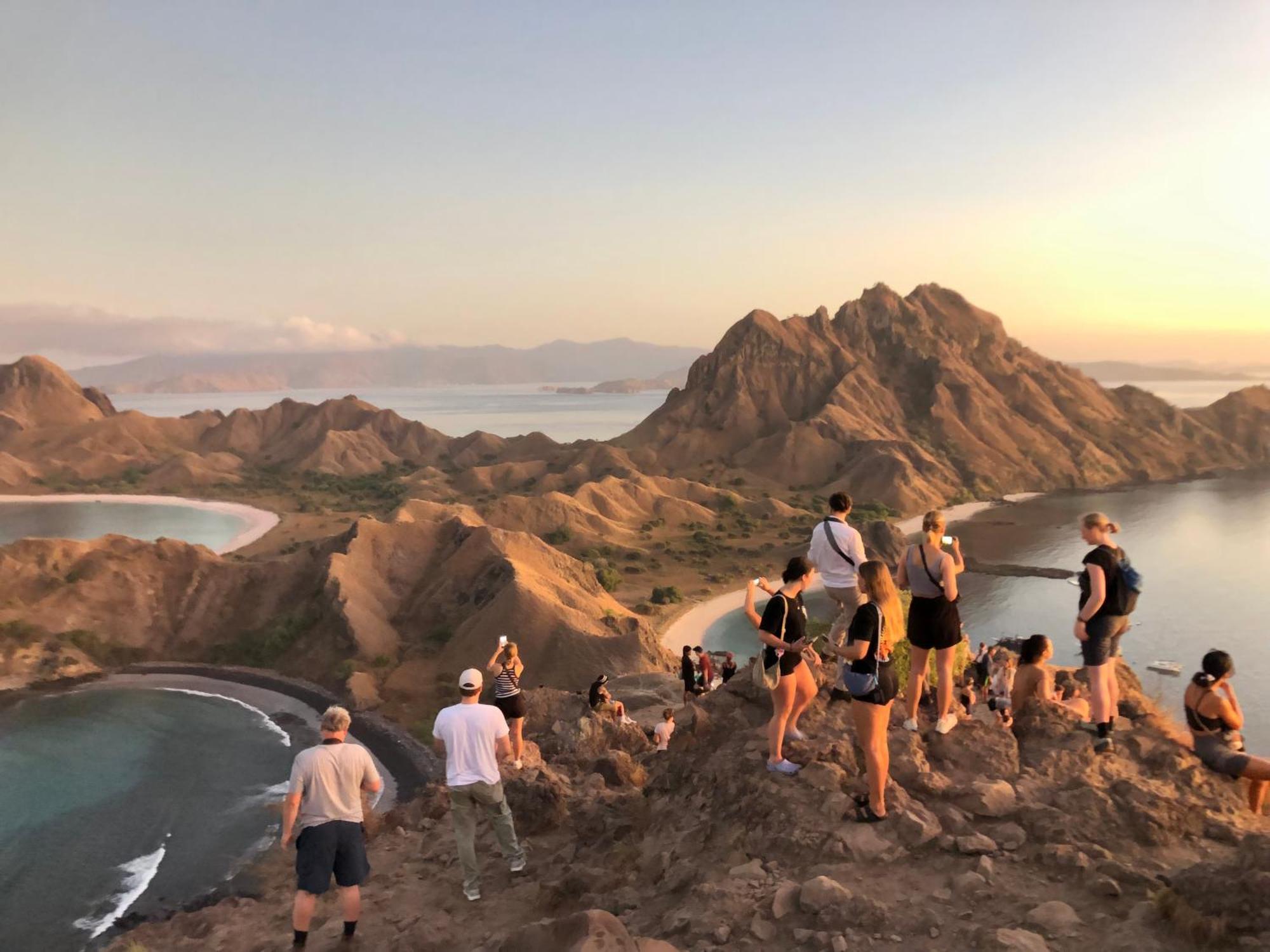 Dua Putri Komodo Homestay Eksteriør billede