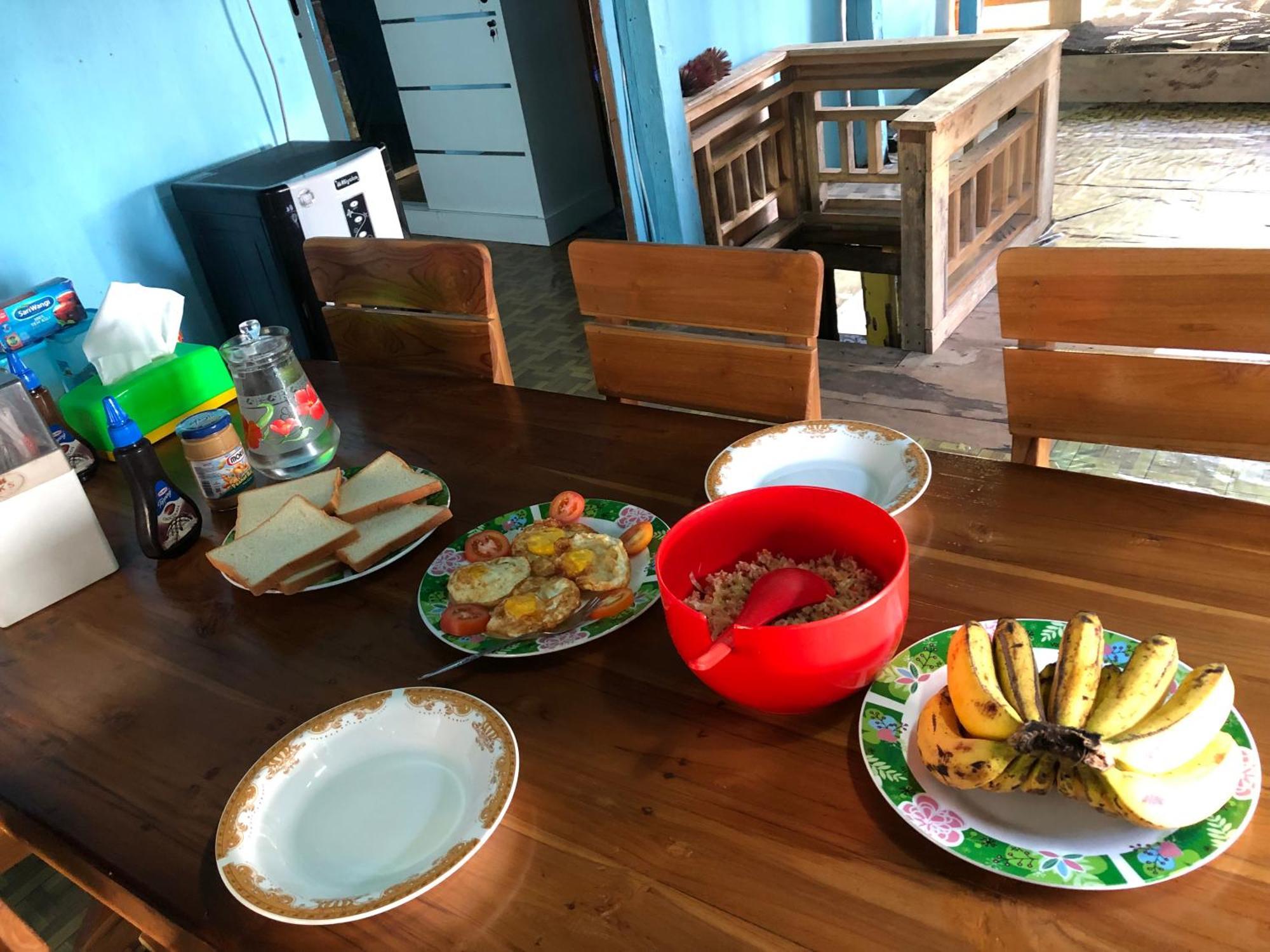 Dua Putri Komodo Homestay Eksteriør billede