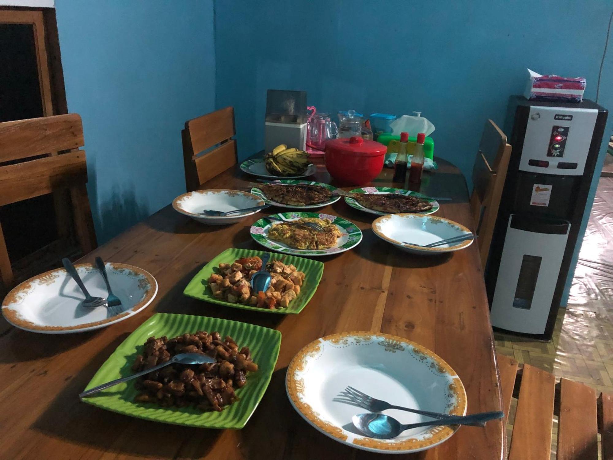 Dua Putri Komodo Homestay Eksteriør billede