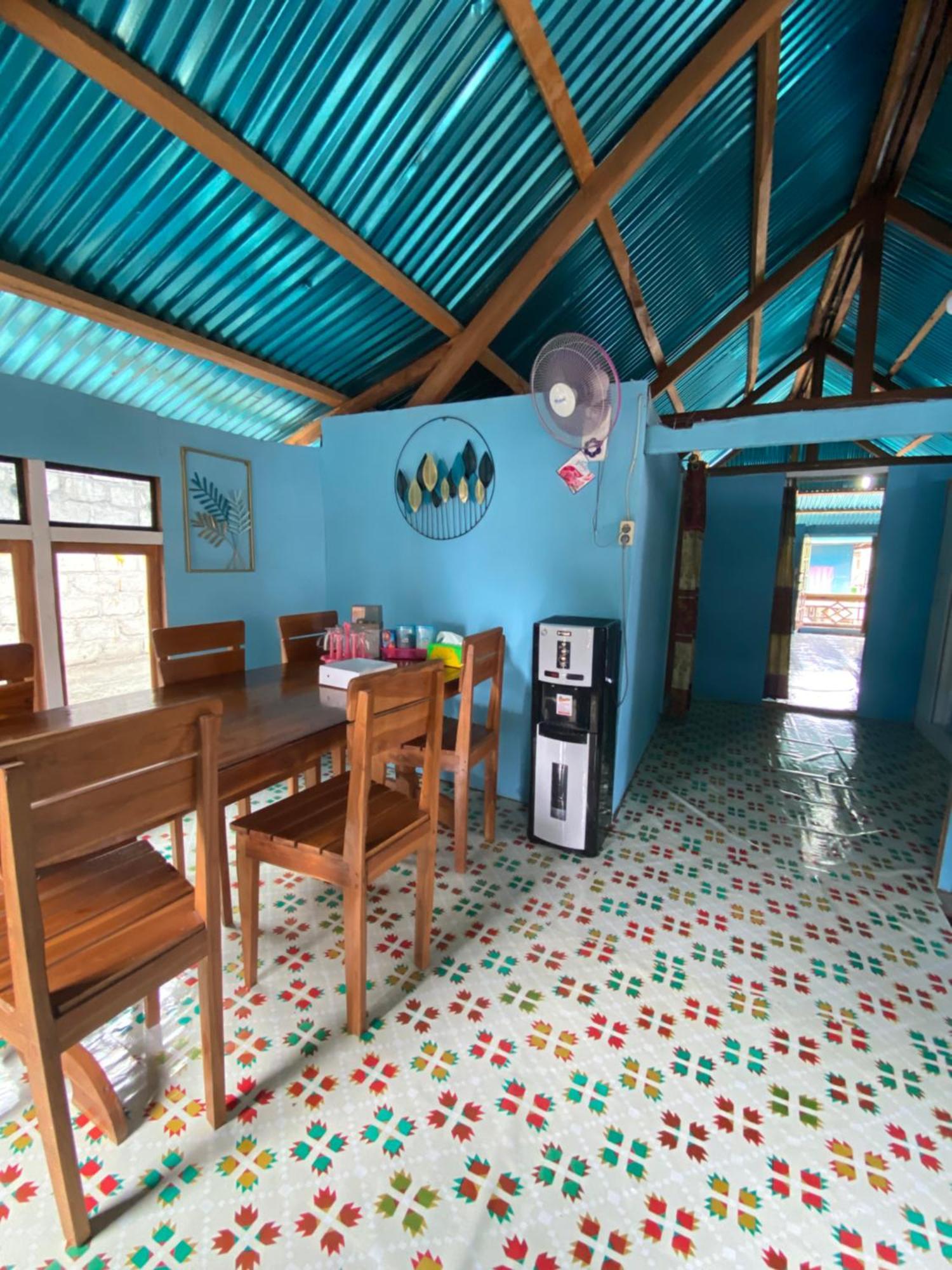 Dua Putri Komodo Homestay Eksteriør billede