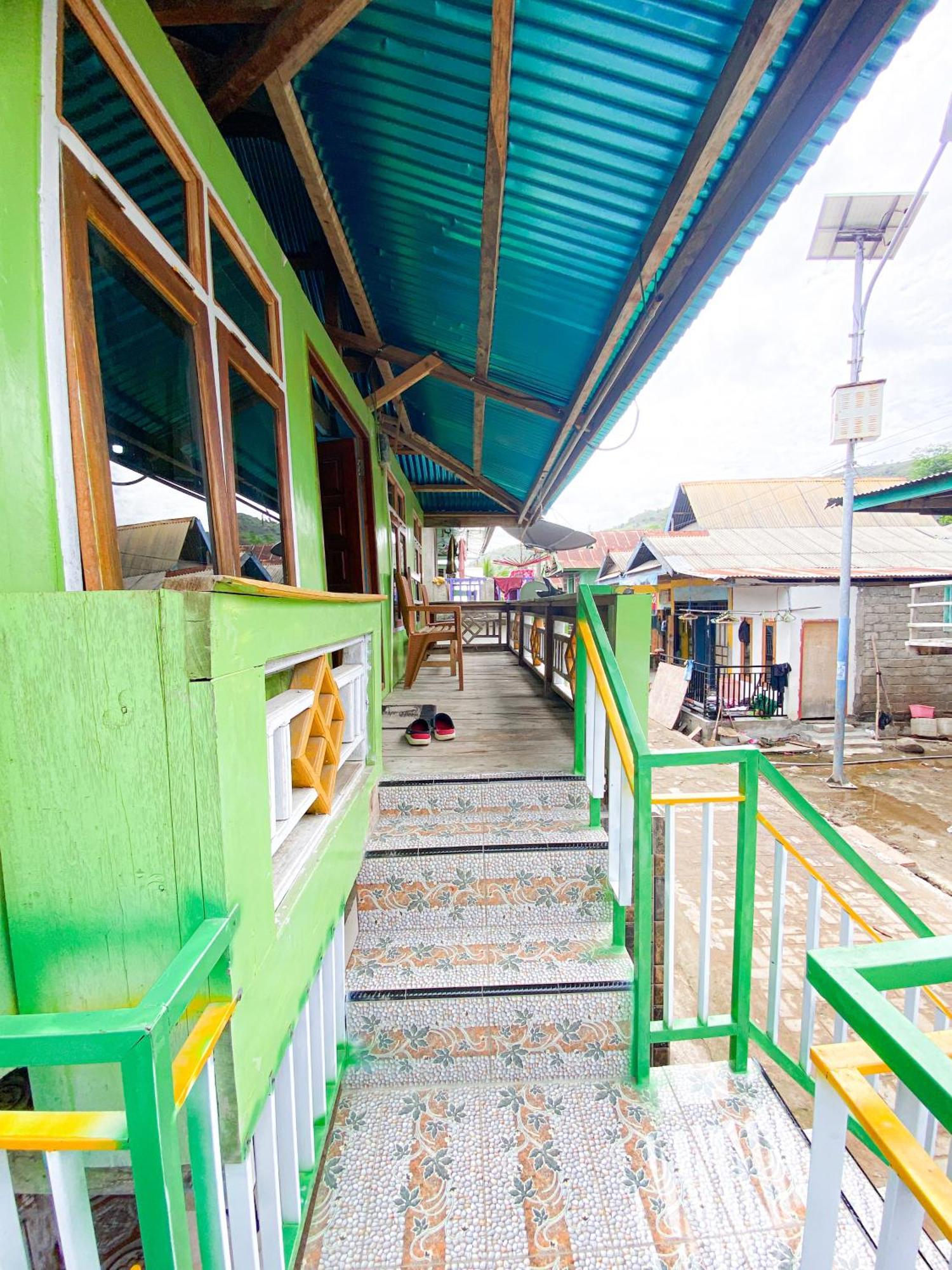 Dua Putri Komodo Homestay Eksteriør billede